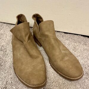 American Eagle Outfitters Men's Brown Chukka Boots